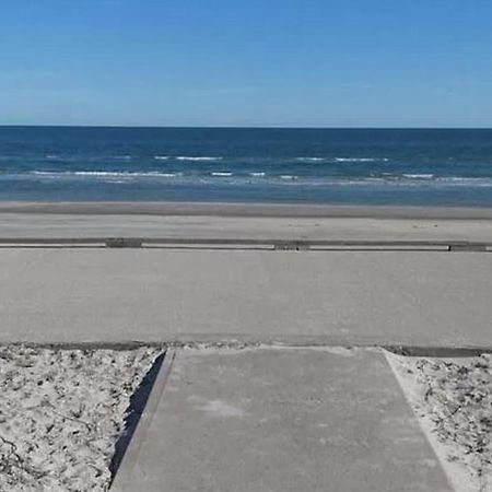 Cozy Beachside Condo With Pool View Corpus Christi Exterior photo